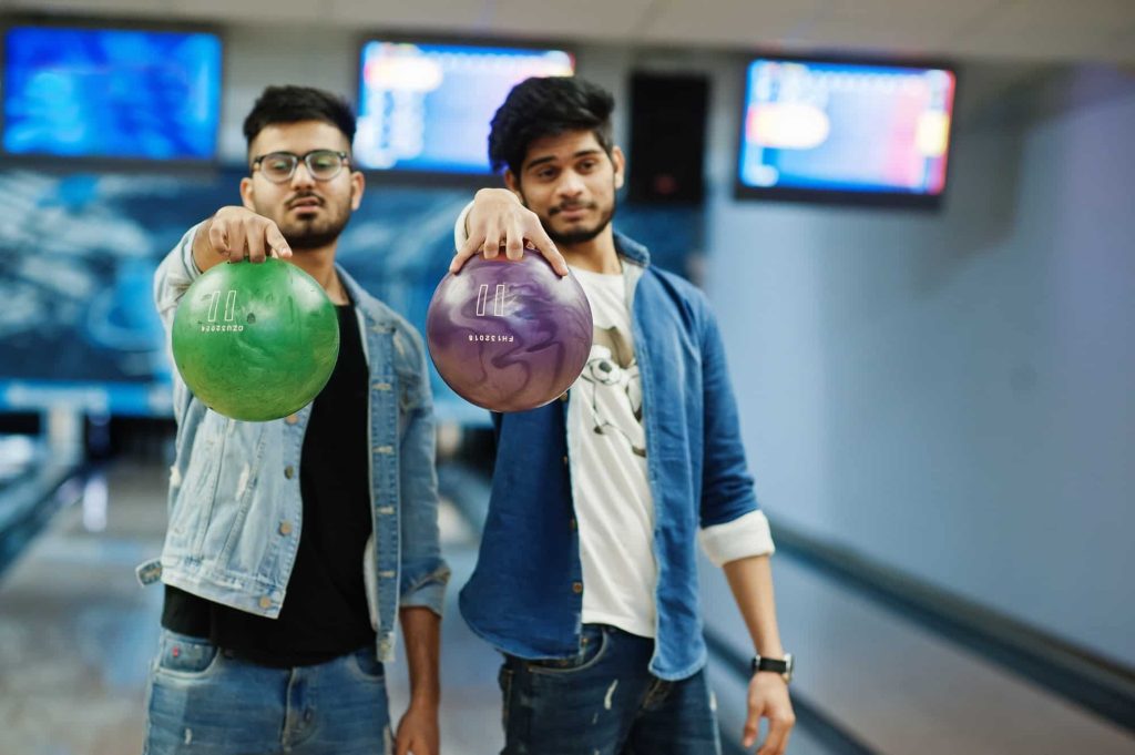 Le bowling digital à Lyon : Des raisons convaincantes pour organiser un enterrement de vie de célibataire